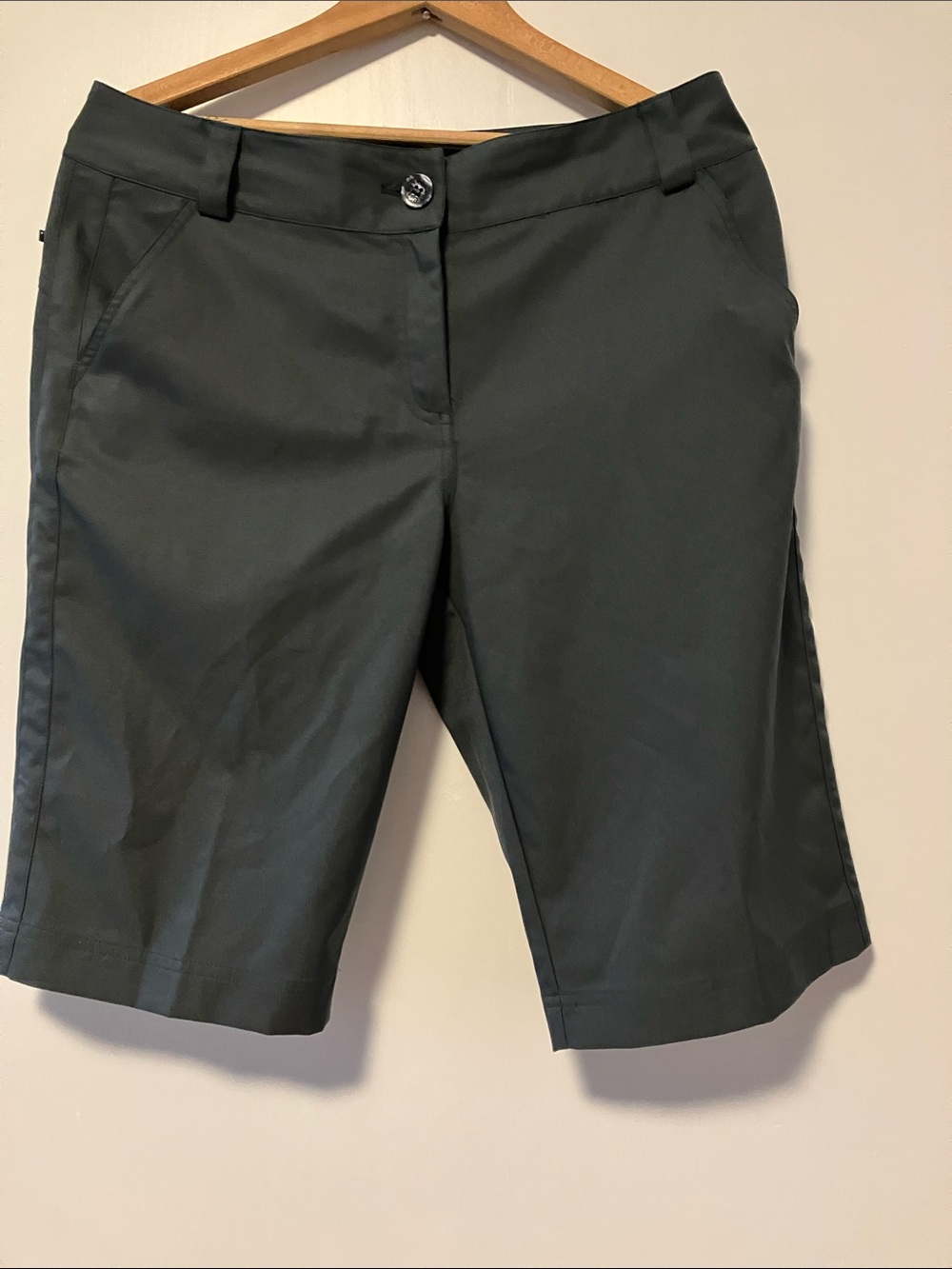 Lija Women's Stretch Bermuda Shorts - Charcoal Like New- Golf